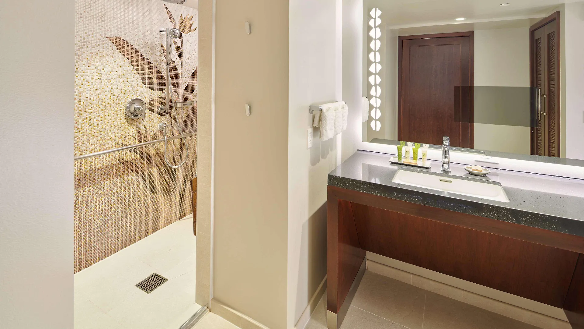 Hilton Grand Vacations Club Hokulani Waikiki Honolulu Hotel 3*,